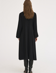 My Essential Wardrobe - HanoMW Long Shirtdress - paitamekot - black - 4