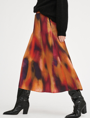 My Essential Wardrobe - TamaraMW Skirt - satin skirts - cherry tomato aop - 1