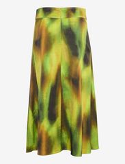 My Essential Wardrobe - TamaraMW Skirt - satinnederdele - kelp forest green aop - 2