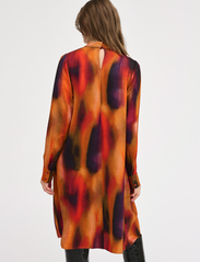 My Essential Wardrobe - TamaraMW Dress - festklær til outlet-priser - cherry tomato aop - 5