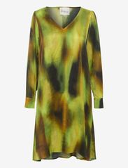My Essential Wardrobe - TamaraMW Dress - vakarėlių drabužiai išparduotuvių kainomis - kelp forest green aop - 0