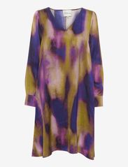 My Essential Wardrobe - TamaraMW Dress - party wear at outlet prices - parachute purple aop - 0