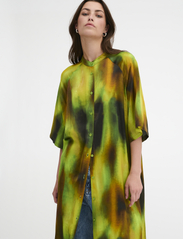 My Essential Wardrobe - TamaraMW Long Shirtdress - sommerkjoler - kelp forest green aop - 3
