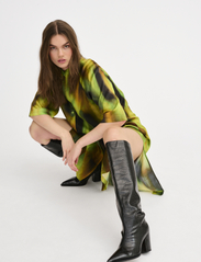 My Essential Wardrobe - TamaraMW Long Shirtdress - sommerkleider - kelp forest green aop - 5