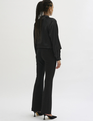 My Essential Wardrobe - SineMW Bootcut Pant - plus size - black w. black glitter - 3