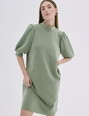 My Essential Wardrobe - ElleMW Puff Dress - midi jurken - laurel wreath - 2