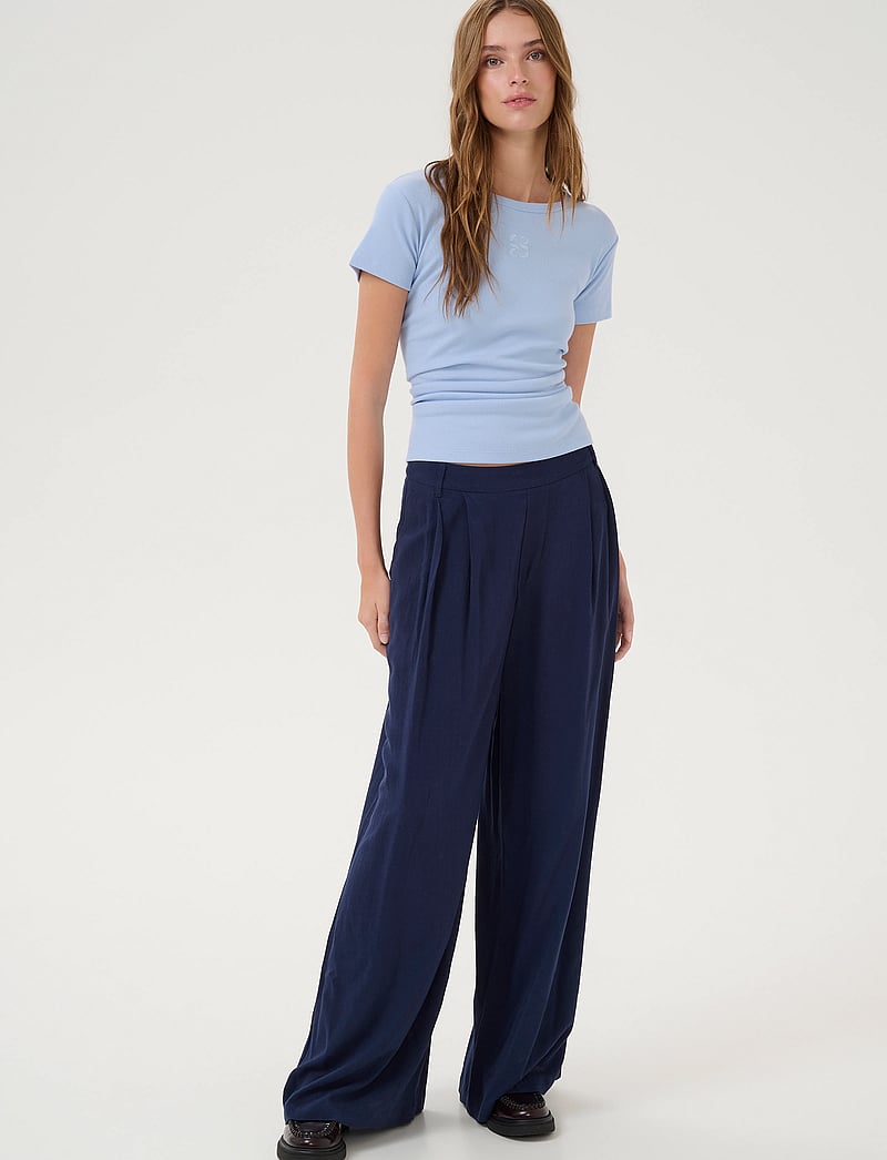 My Essential Wardrobe - MandyMW Tee - t-shirts - kentucky blue - 3