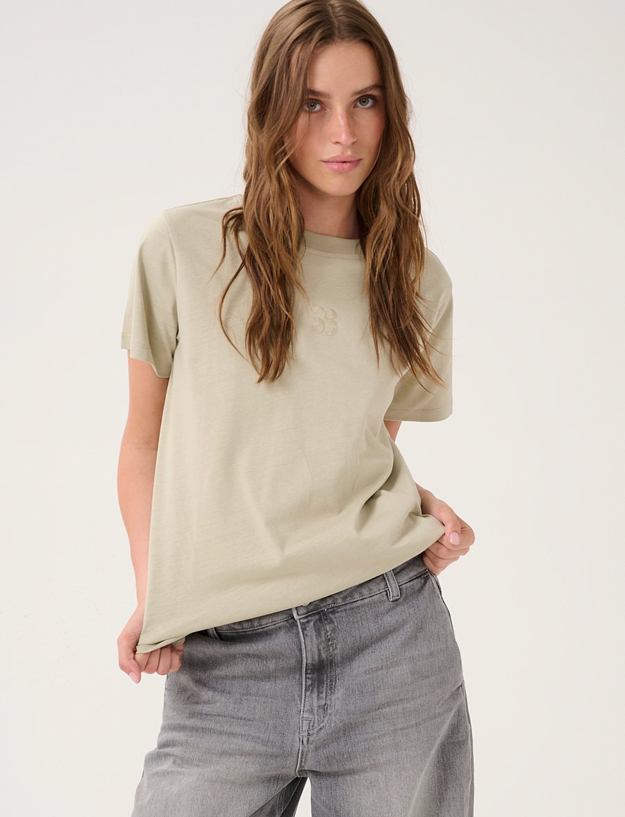 My Essential Wardrobe - SeattleMW Logo Emb. Tee - sandy green - 0
