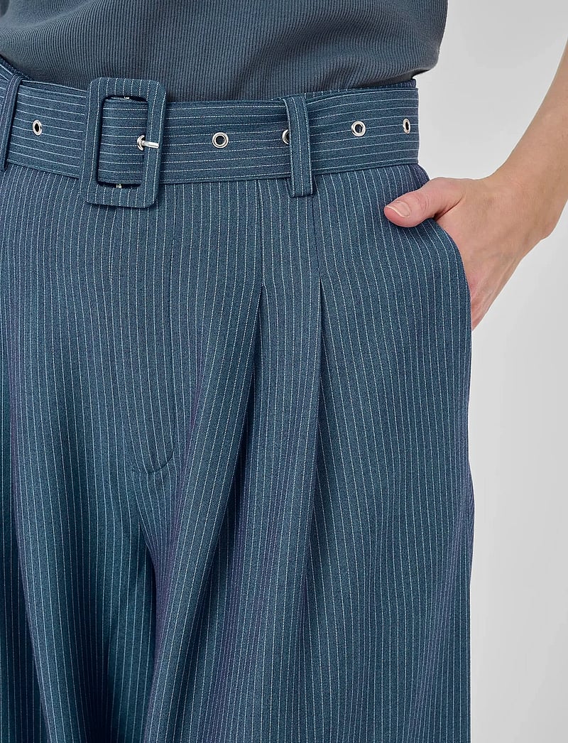 My Essential Wardrobe - VittaMW High Wide Pant - vida byxor - dark slate w. stripe - 5