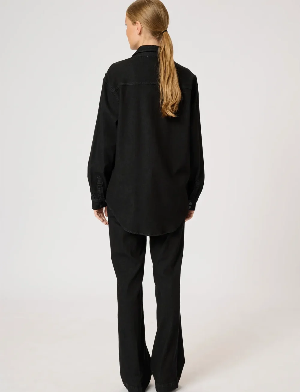 My Essential Wardrobe - LaraMW 115 Boxy Shirt - langærmede skjorter - black wash - 4