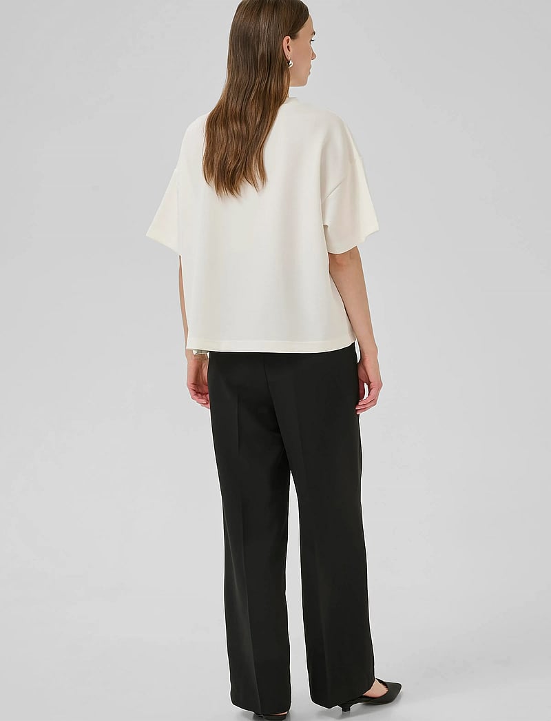 My Essential Wardrobe - HelleMW EMB Boxy Tee - t-shirts - snow white - 4