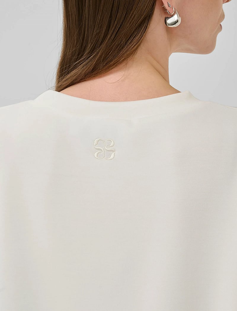 My Essential Wardrobe - HelleMW EMB Boxy Tee - t-shirts - snow white - 5