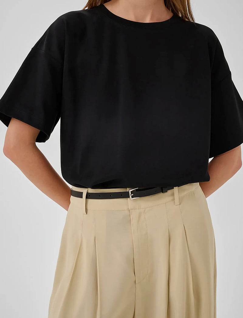 My Essential Wardrobe - MWApir Boxy Tee - t-shirts - black - 5