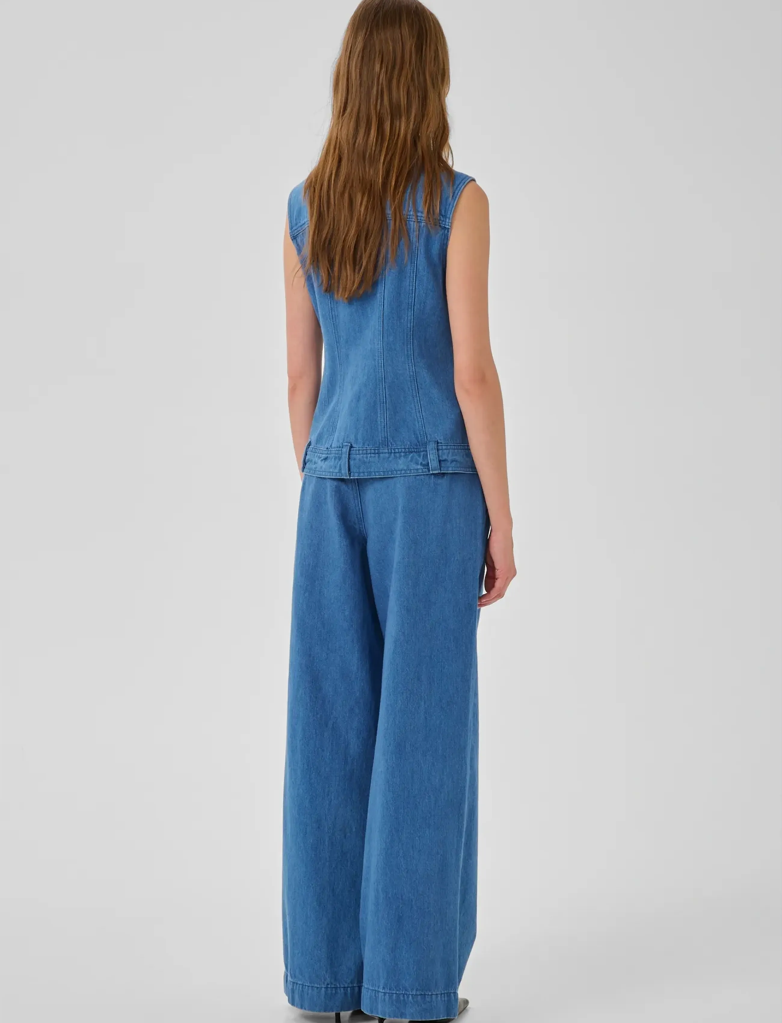 My Essential Wardrobe - MWSaka 180 Shaped Vest - denim vests - clear blue wash - 4