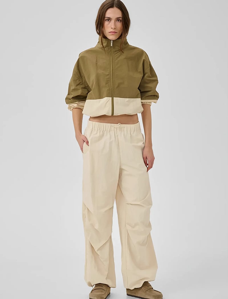 My Essential Wardrobe - MWQuinn Track Pant - leveälahkeiset housut - brown rice - 3