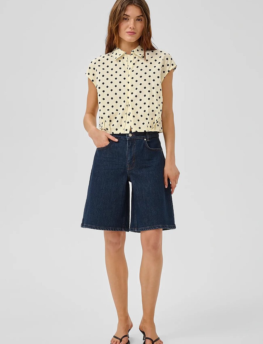My Essential Wardrobe - MWNada Short Shirt - crop tops - lemon icing w. dots - 3