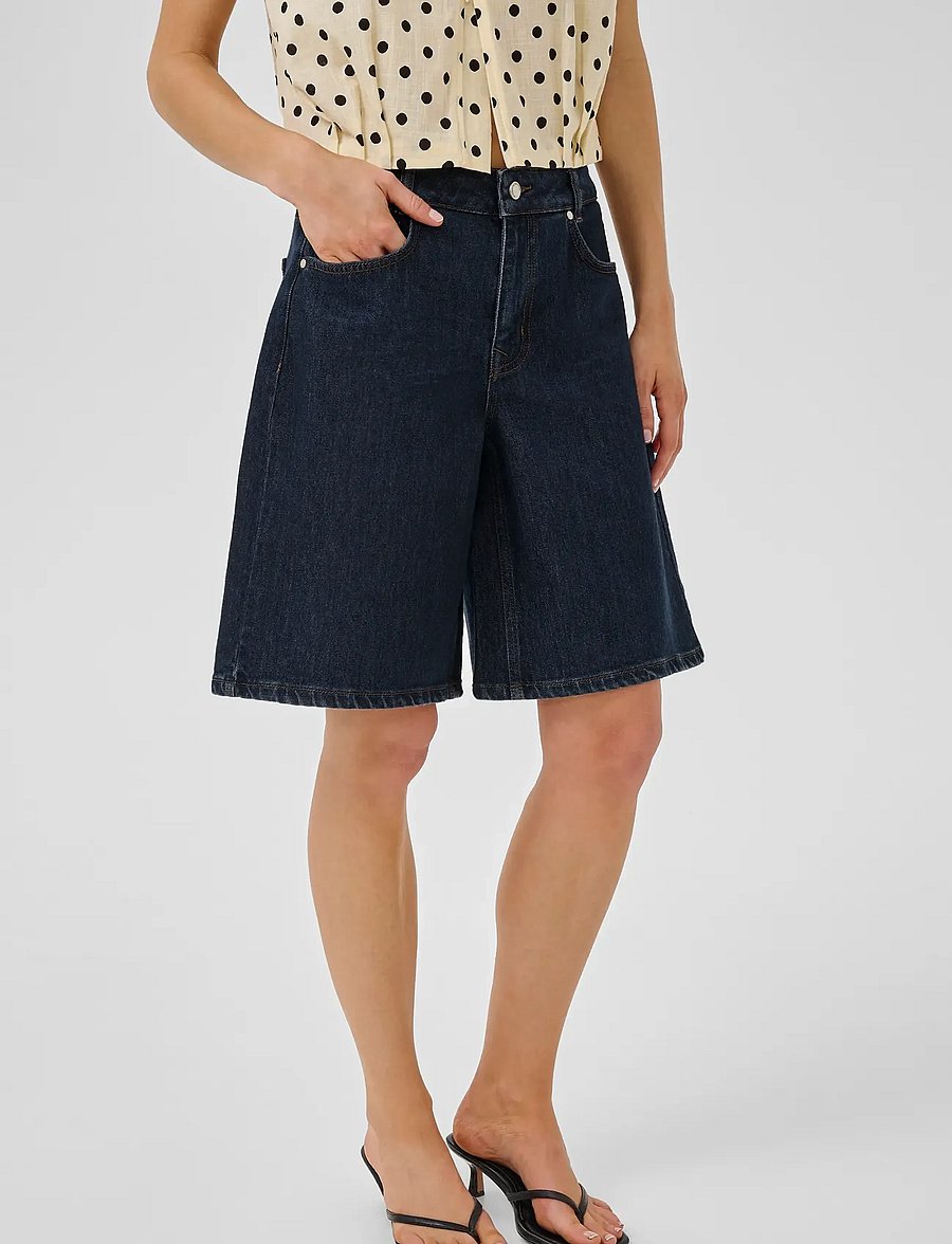 My Essential Wardrobe - MWZita 139 High X-Wide Shorts - jorts - dark blue un-wash - 0