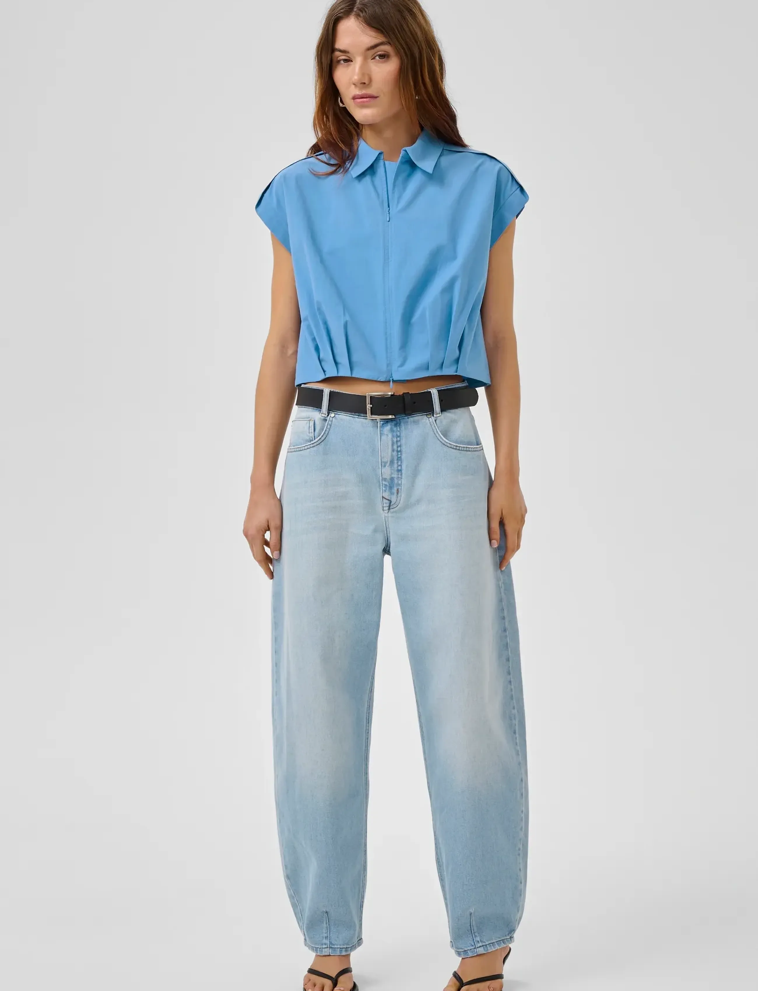 My Essential Wardrobe - MWSunna Sleeveless Shirt - crop tops - silver lake blue - 3