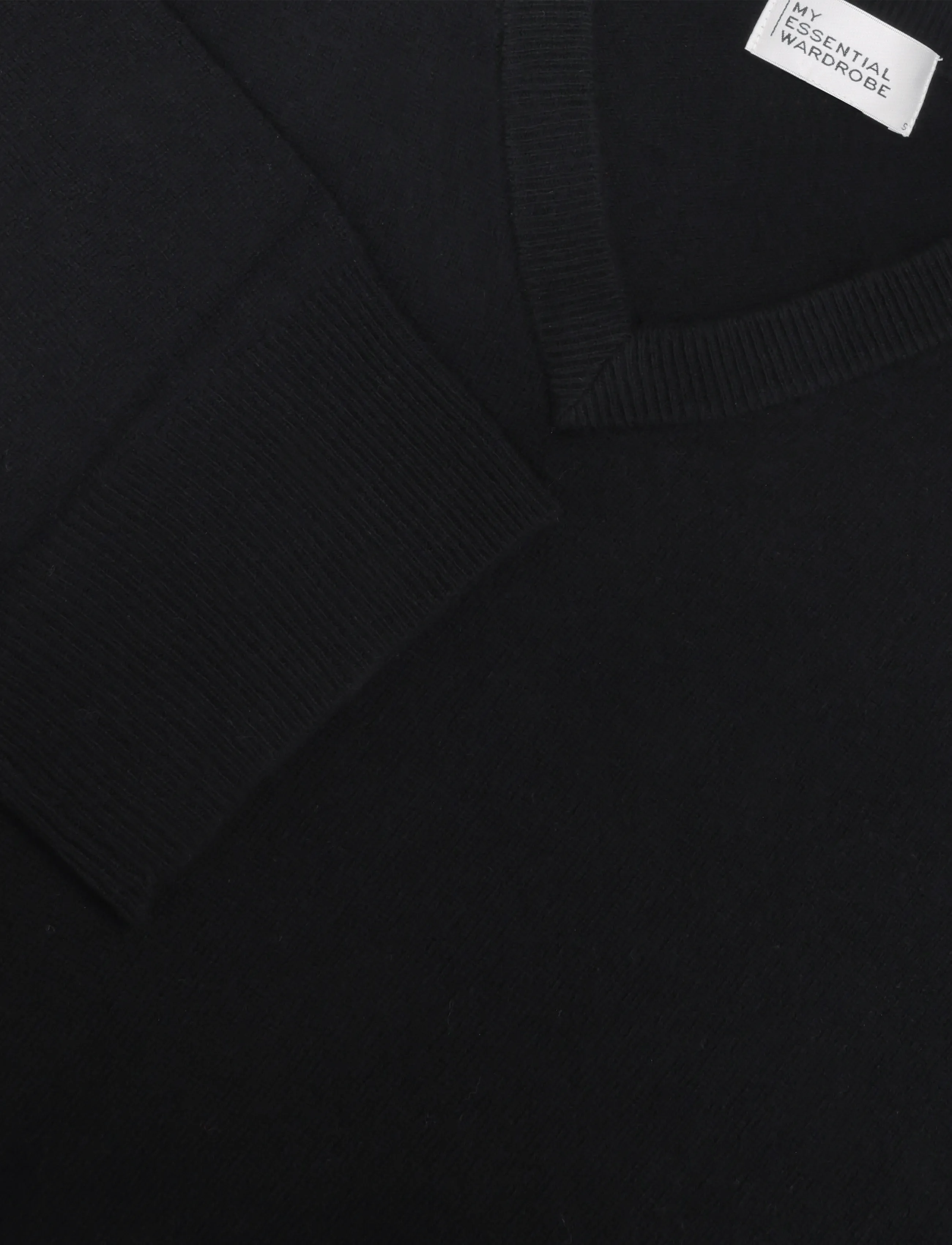 My Essential Wardrobe - MWJola V-Neck Knit Pullover - kampsunid - black - 2