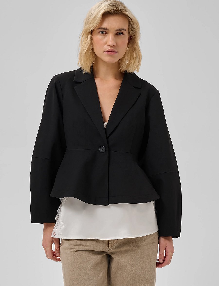 My Essential Wardrobe - MWEvie Shaped Blazer - korte blazere - black - 2