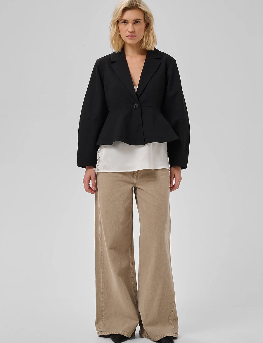 My Essential Wardrobe - MWEvie Shaped Blazer - korte blazere - black - 3