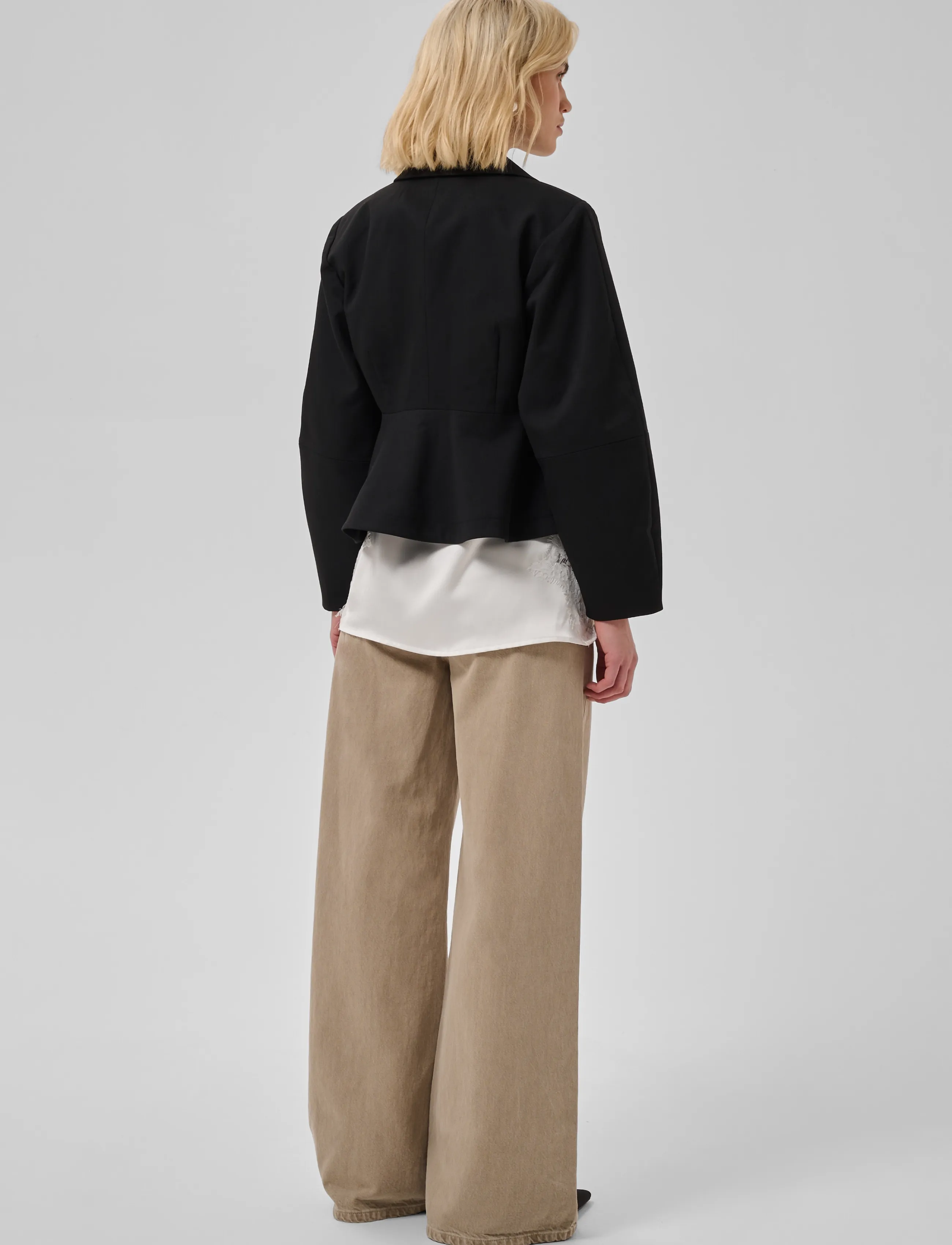 My Essential Wardrobe - MWEvie Shaped Blazer - korte blazere - black - 4
