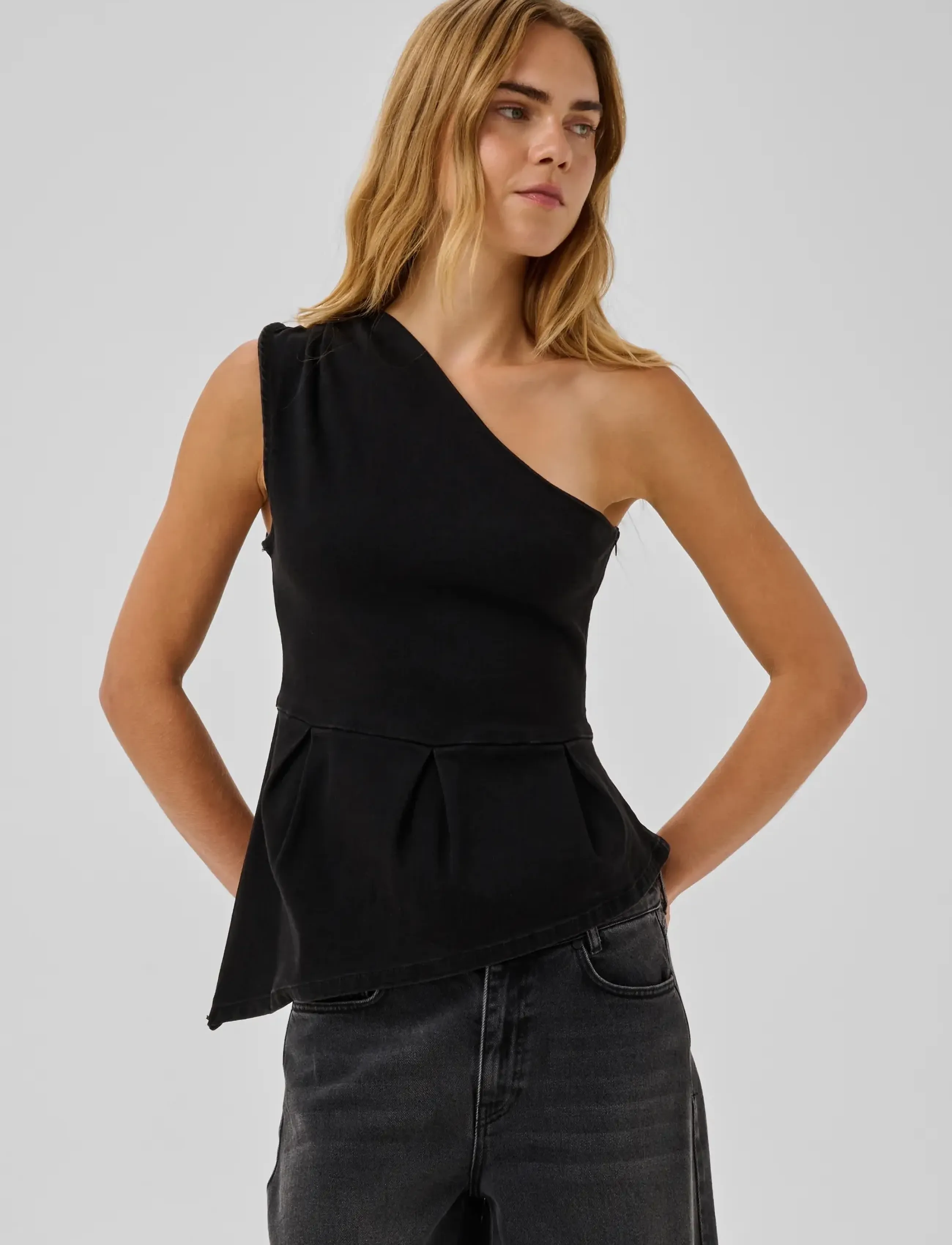 My Essential Wardrobe - Denim Top MWFreja 170 - sleeveless tops - black wash - 2