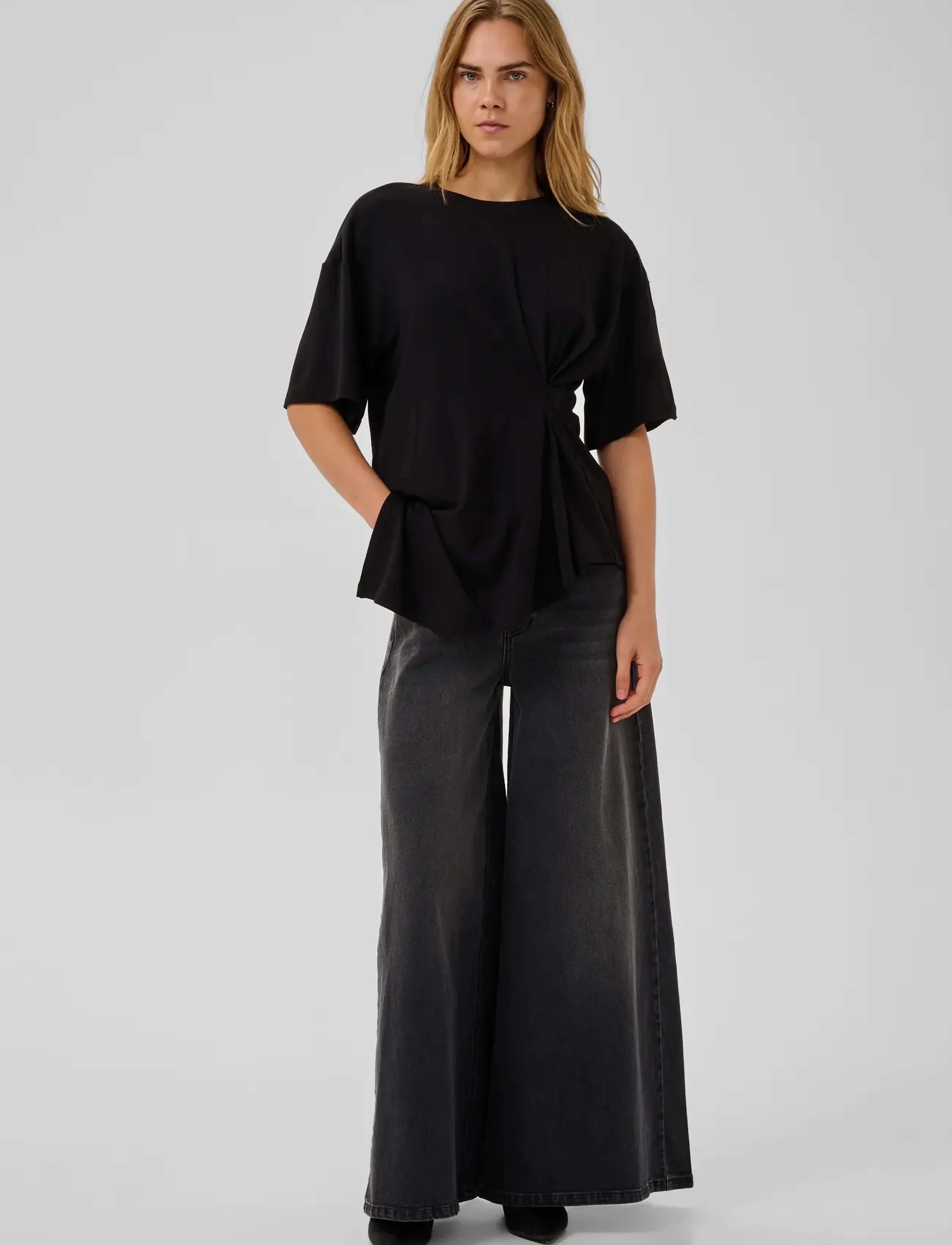 My Essential Wardrobe - MWNupti Drape Tee - black - 3
