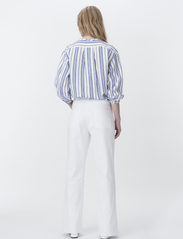 Naja Lauf - DIANA PANTS STRETCH DENIM - džinsa bikses ar platām starām - white - 3