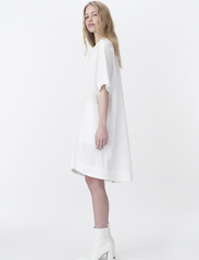 Naja Lauf - KATIE DRESS STRETCH LINEN - shirt dresses - white - 2