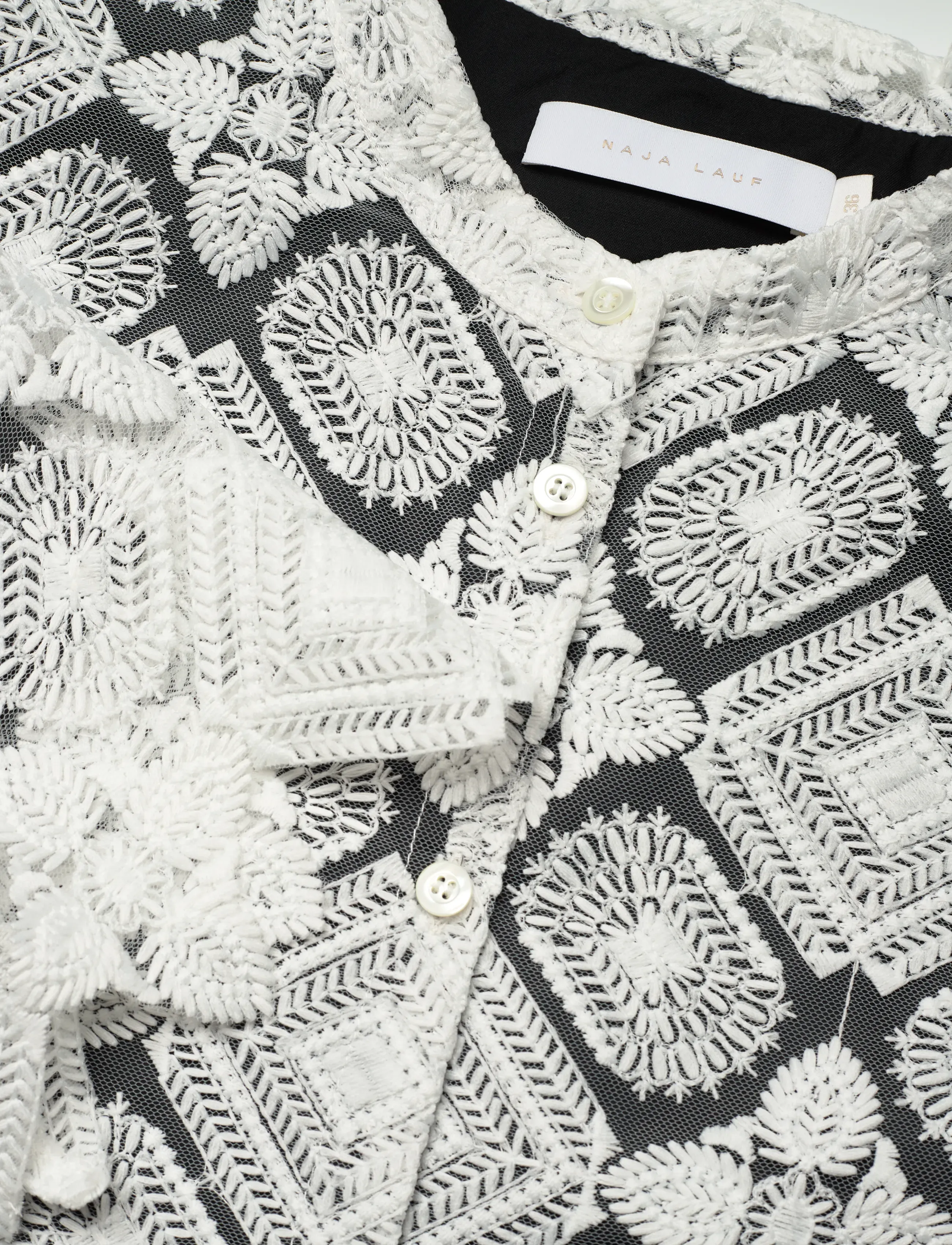 Naja Lauf - ELINOR SHIRT WHITE EMBROIDERY - langærmede skjorter - white - 2