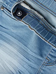 name it - NKMRYAN JOGGER DNM L SHORTS 6300-TH NOOS - jeansshorts - light blue denim - 5