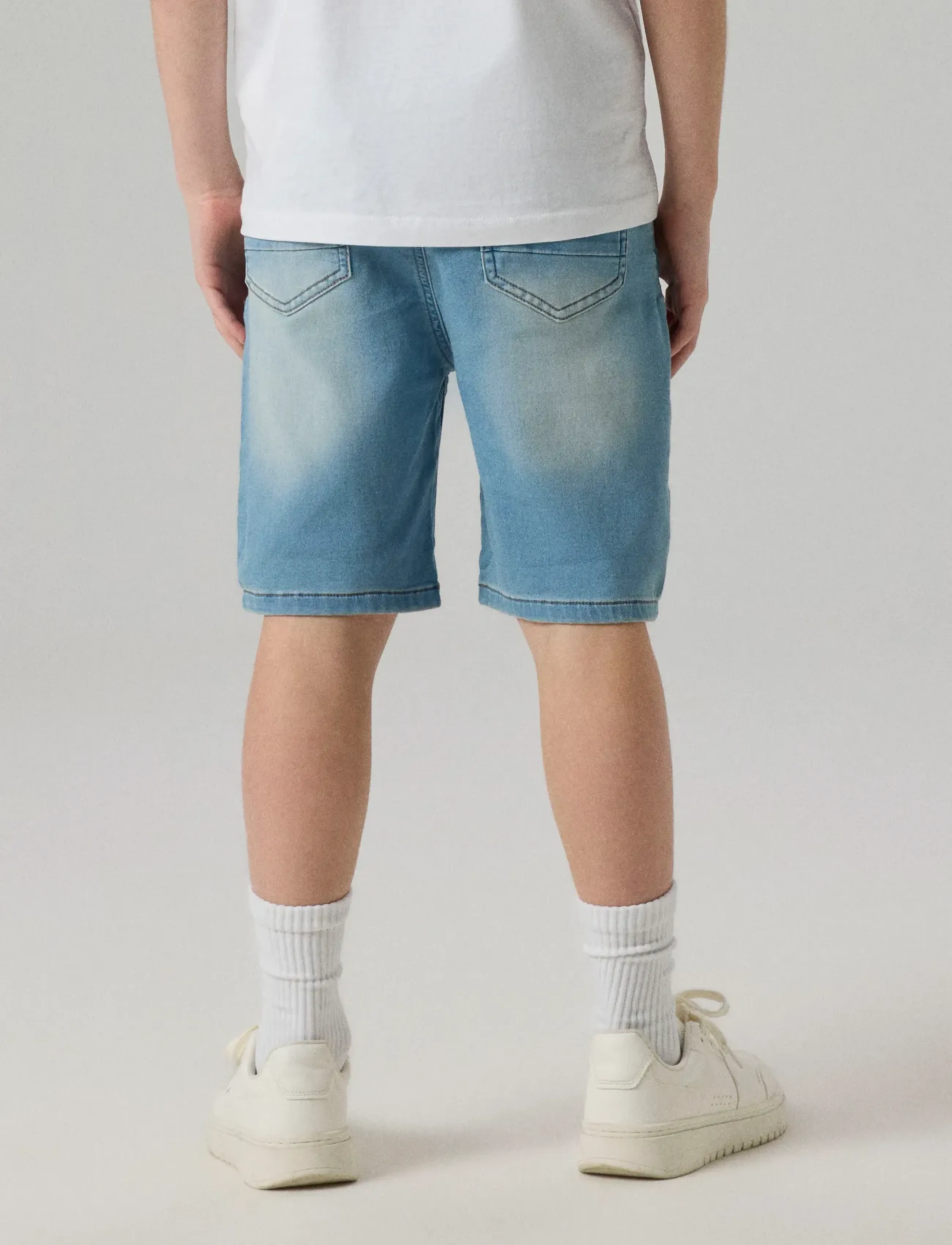 name it - NKMRYAN JOGGER DNM L SHORTS 6300-TH NOOS - denim shorts - light blue denim - 5