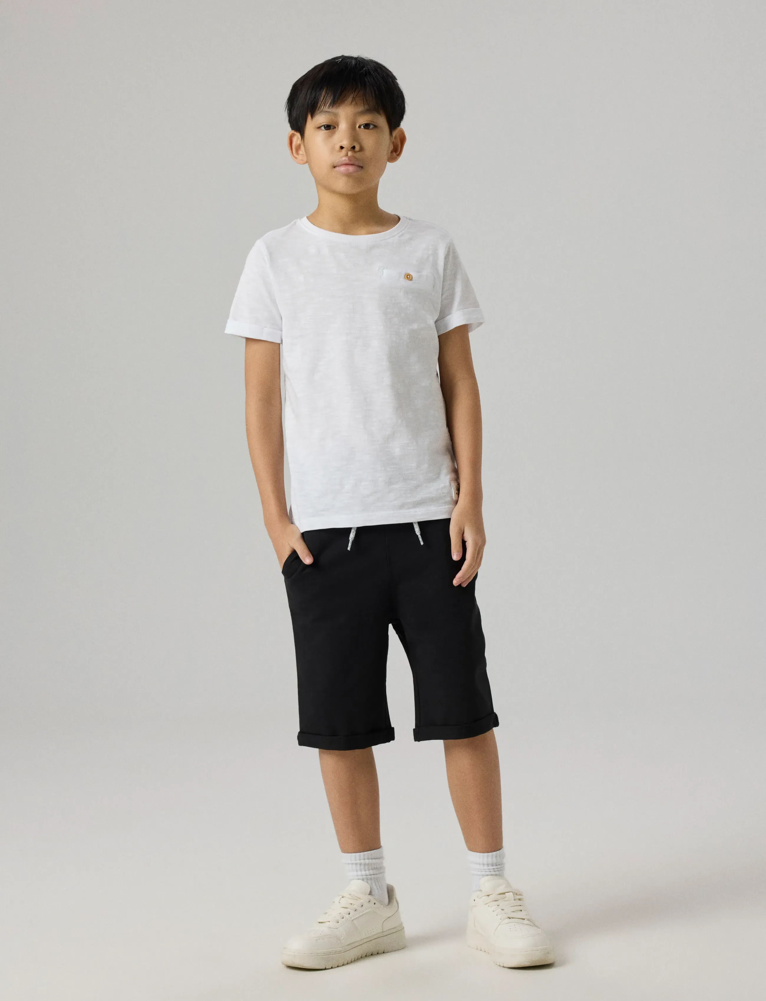 name it - NKMVERMO LONG SWE SHORTS UNB F NOOS - sweatshorts - black - 4