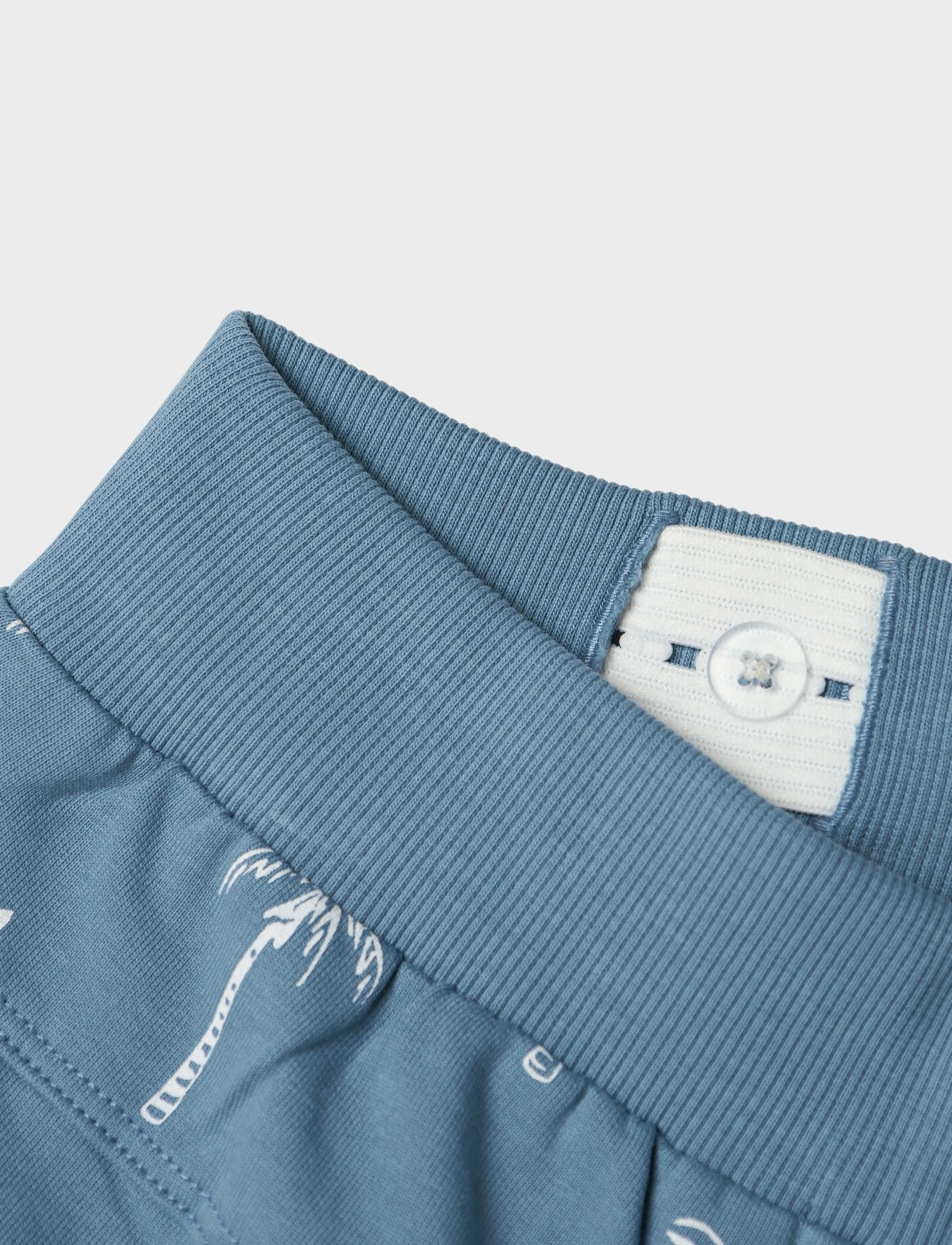 name it NKMVERMO AOP LONG SWE SHORTS UNB - Shorts - SPRING LAKE / blue