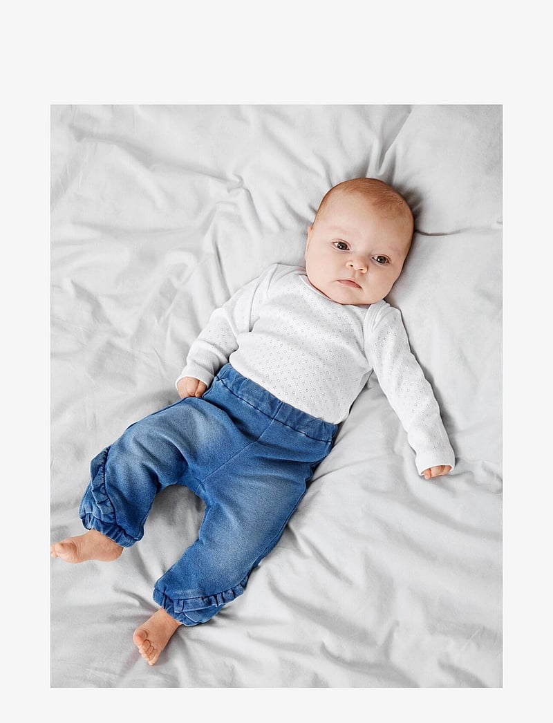 name it - NBFBELLA SHAPED R SWE JEANS 2404-TR NOOS - platėjantys apačioje - medium blue denim - 5