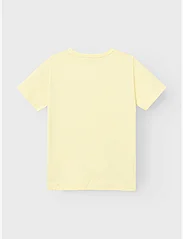 name it - NKFDINAS SS NREG SHORT TOP - short-sleeved t-shirts - pastel yellow - 1