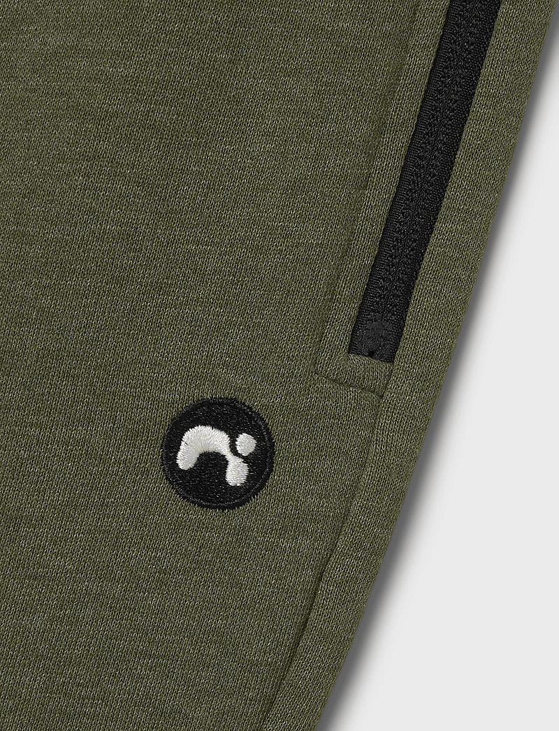 name it - NKMVIMO SWE SHORTS UNB NOOS - sweatshorts - rifle green - 4