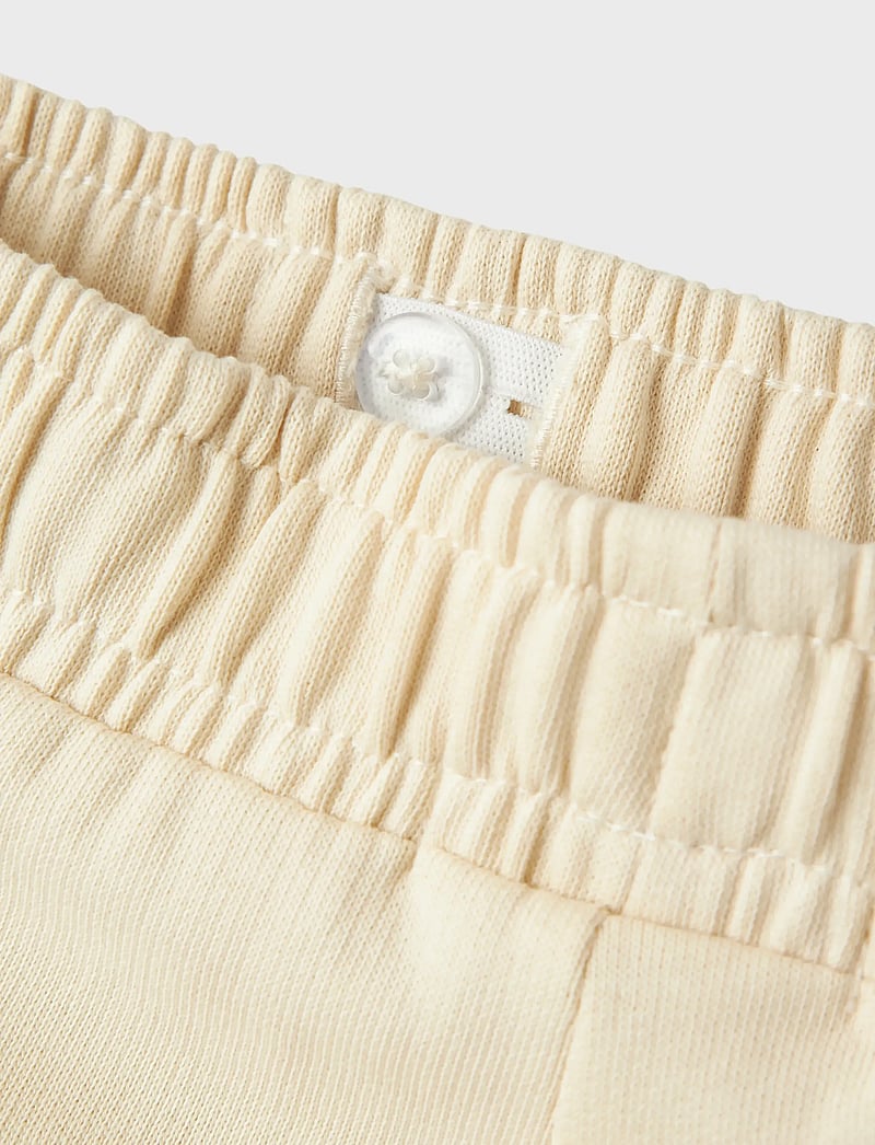 name it - NMFVALBA SWE PANT UNB NOOS - jogginghosen - summer sand - 4
