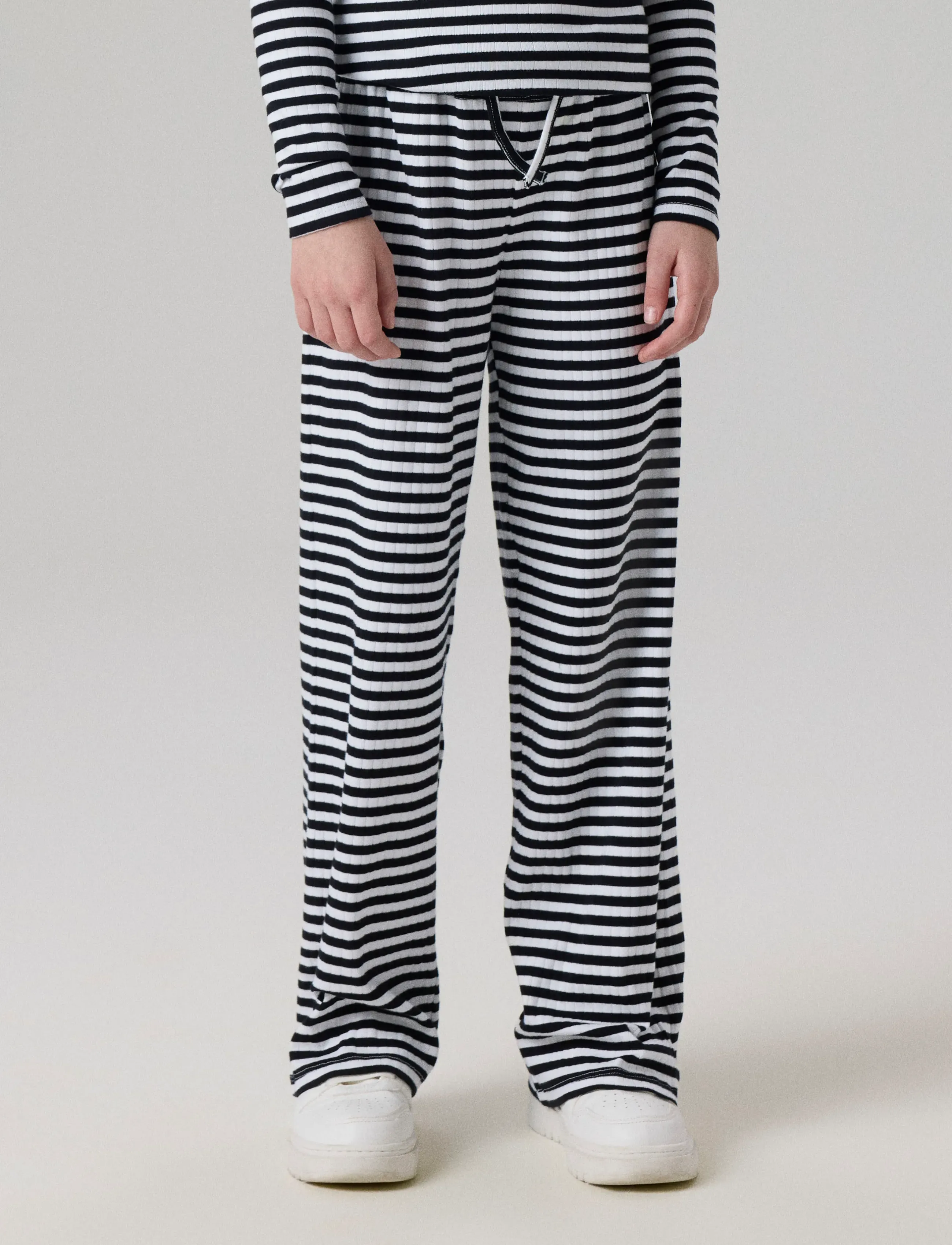 name it - NKFSURAJA STRAIGHT PANT NOOS - osta vanuse järgi - black - 2