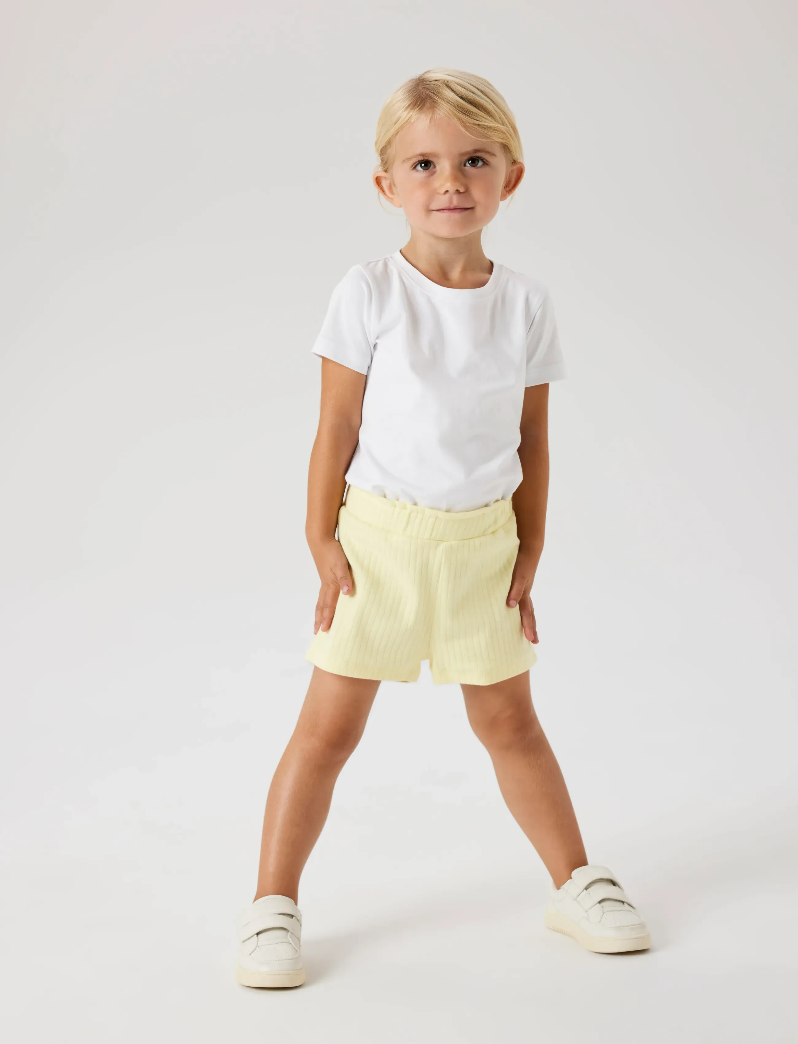 name it - NMFSURAJALI SHORTS NOOS - lühikesed vabaajapüksid - pastel yellow - 3