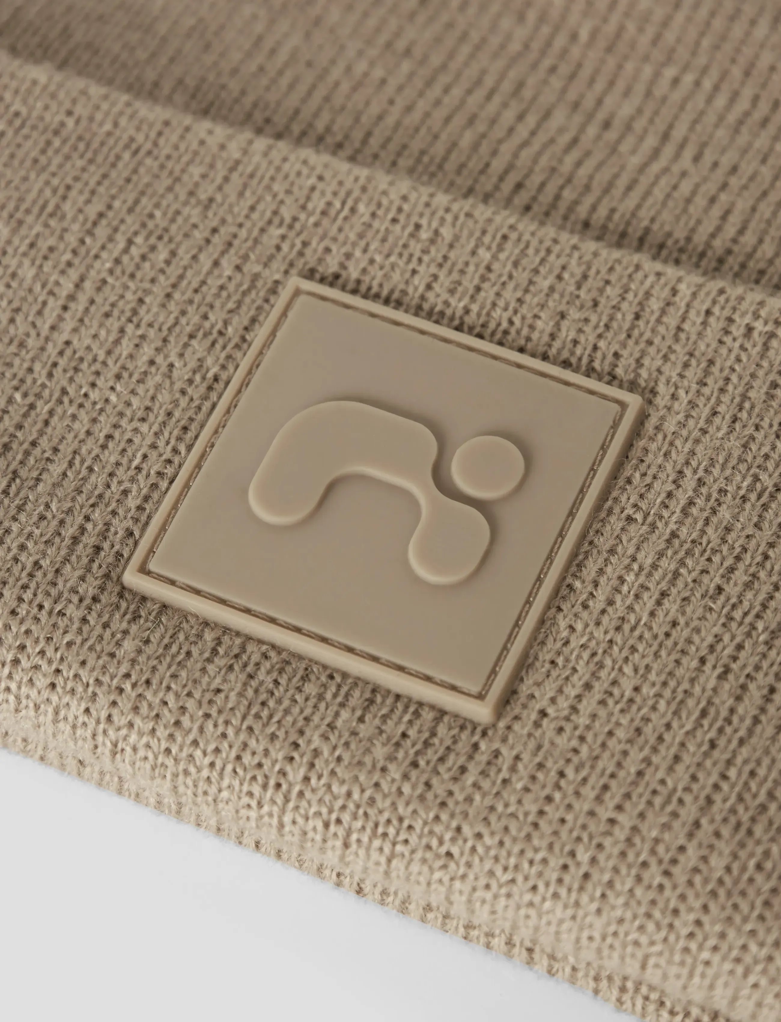 name it - NMNMALIK KNIT BEANIE BADGE1 - beanies - silver mink - 2