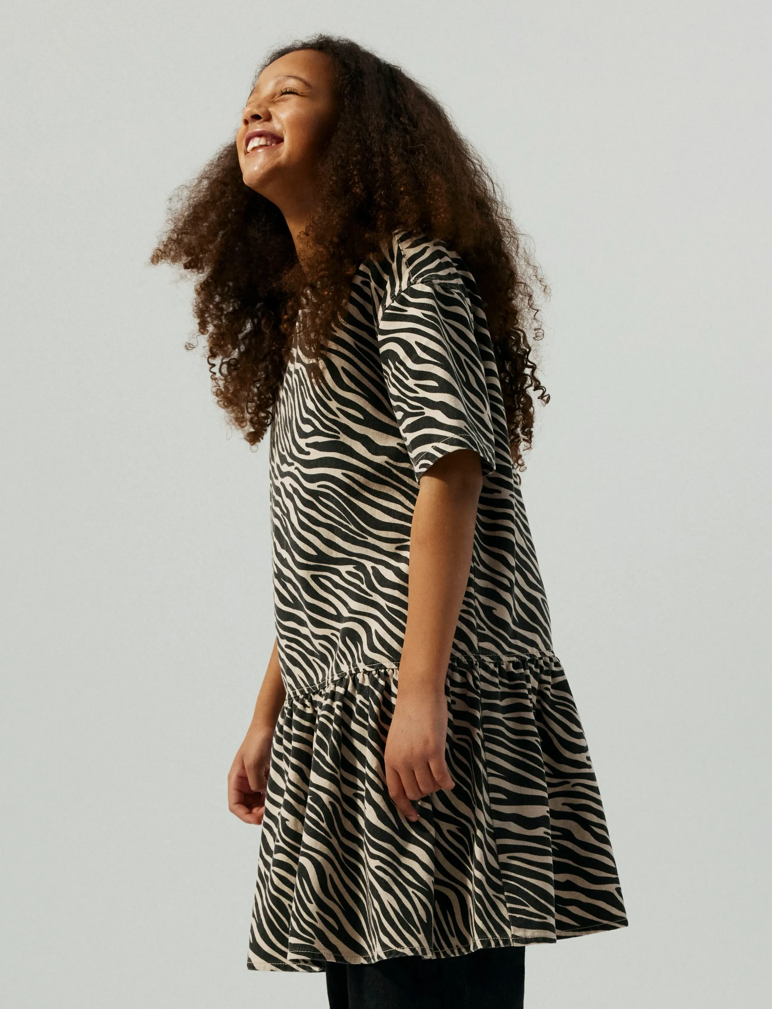name it NKFZEBRA TWILL SS DRESS 4003-TD D - Ikdienas kleitas ar īsām piedurknēm - CEMENT / black