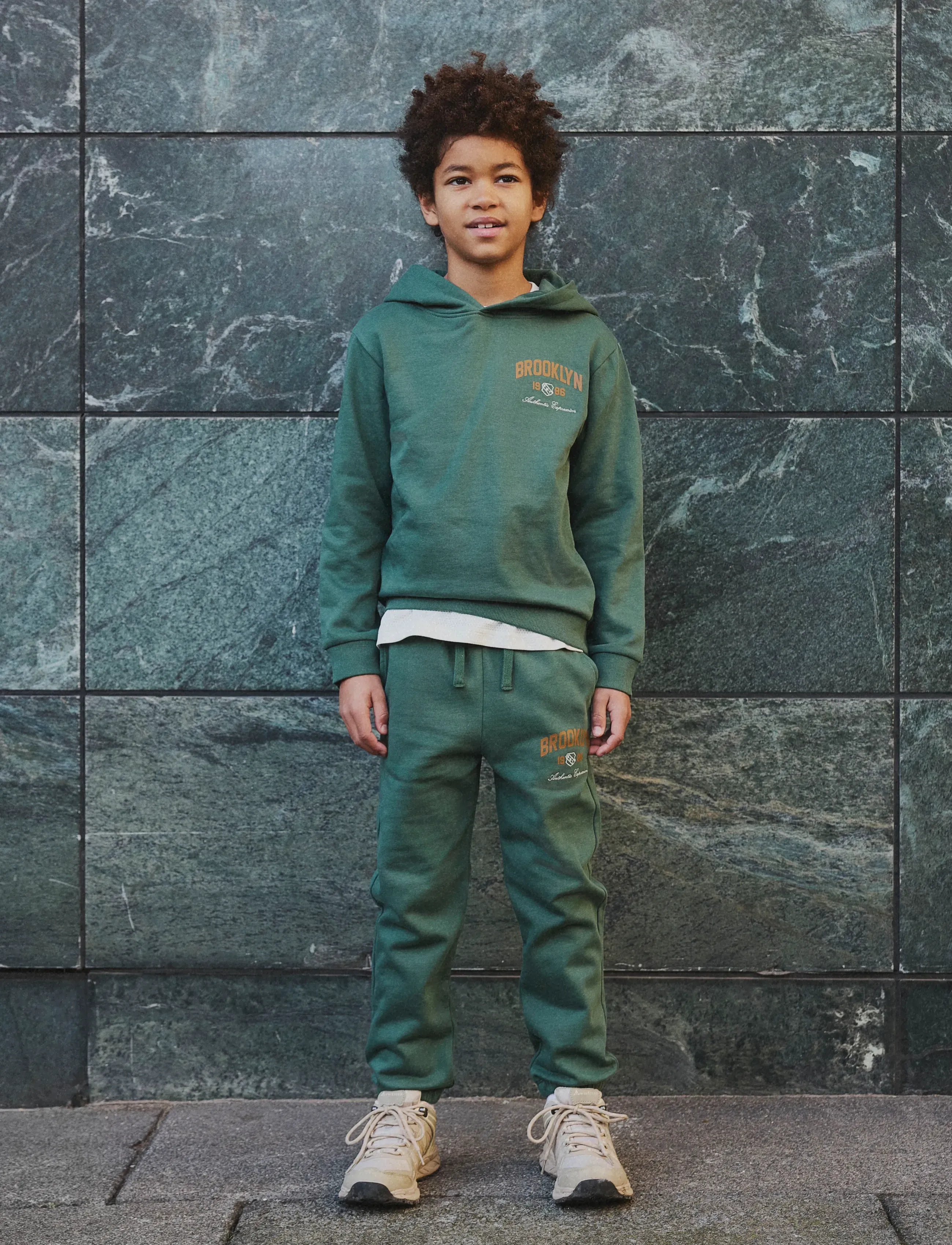 name it - NKMNEWI LS NREG SWEAT WH BRU - pulls à capuche - garden topiary - 4