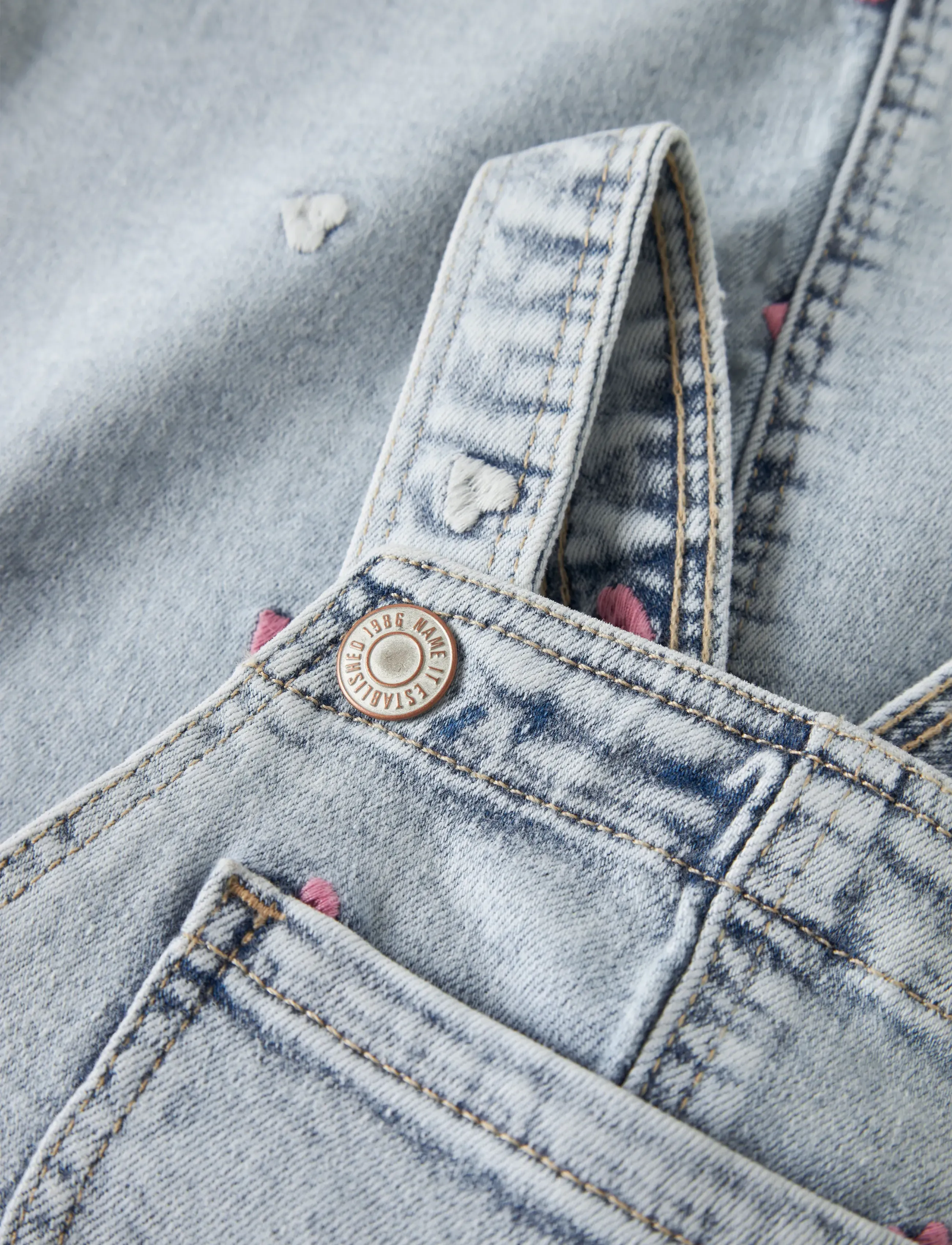 name it - NMFELINA DNM EMB SPENCER 2633-FR T - kjoler uten ermer i avslappet stil - light blue bleached denim - 2