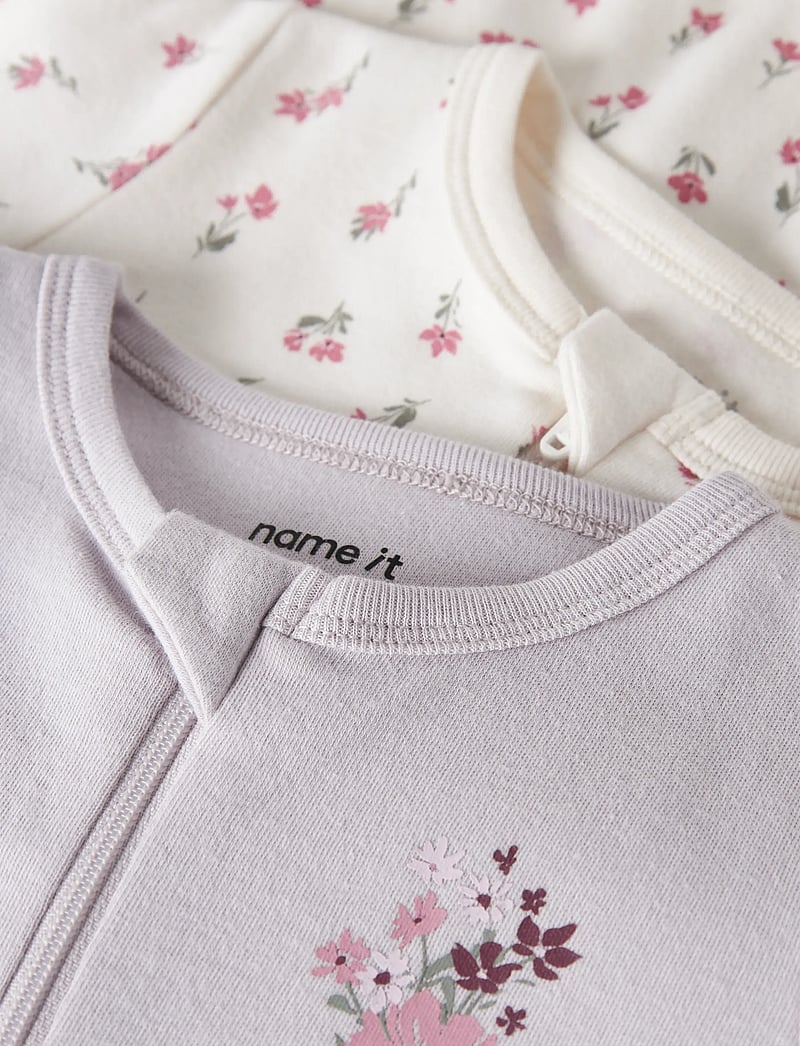 name it - NBFNIGHTSUIT 2P ZIP FF FLOWER NOOS - schlafoveralls - jet stream - 4