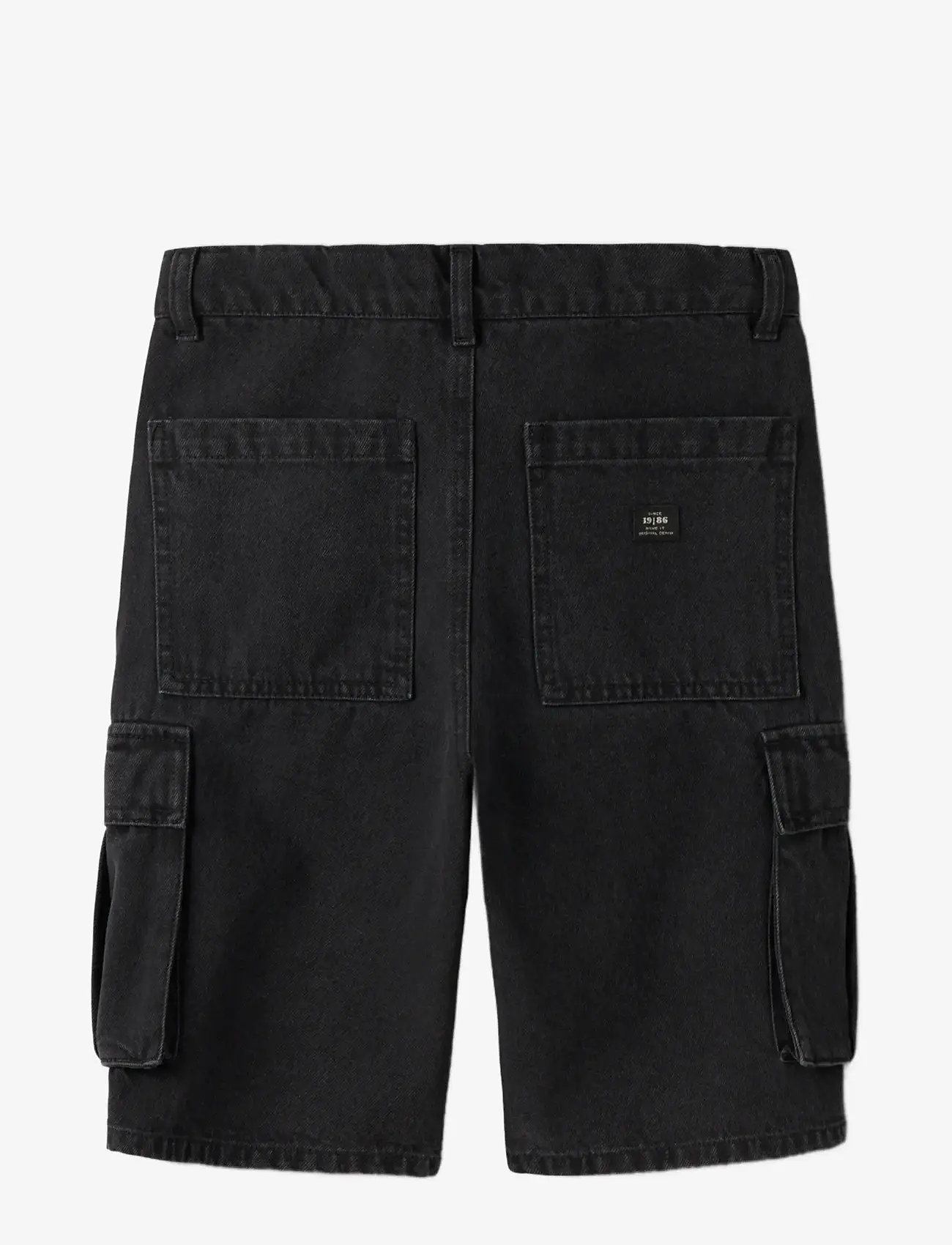 name it - NKMBEN SK DNM CARGO BERMUDA 2800-IM - cargo shorts - black denim - 1