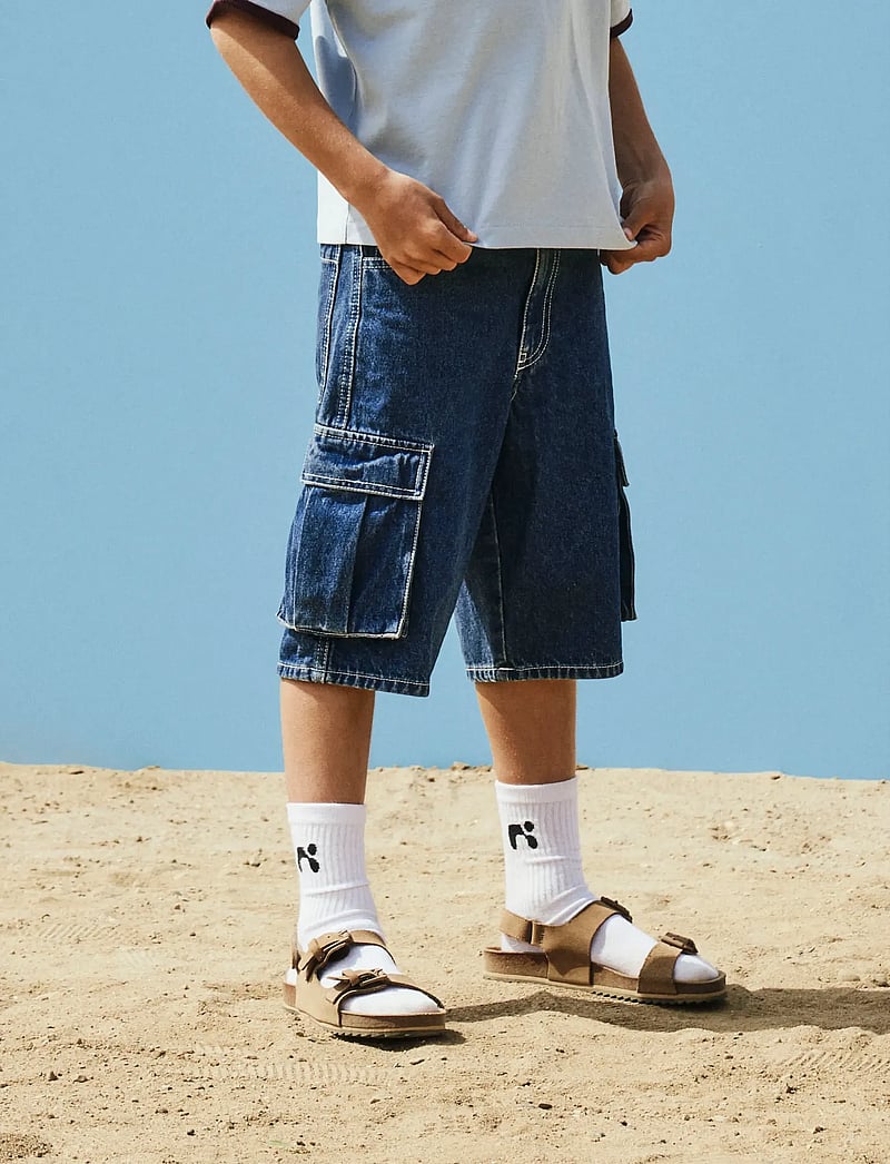 name it - NKMBEN SK DNM CARGO BERMUDA 2800-IM - cargo shorts - dark blue denim - 2