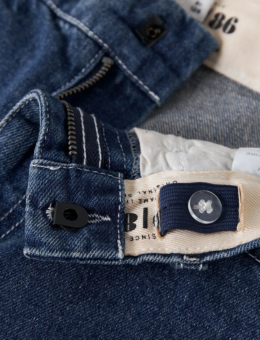 name it - NKMBEN SK DNM CARGO BERMUDA 2800-IM - cargo shorts - dark blue denim - 4