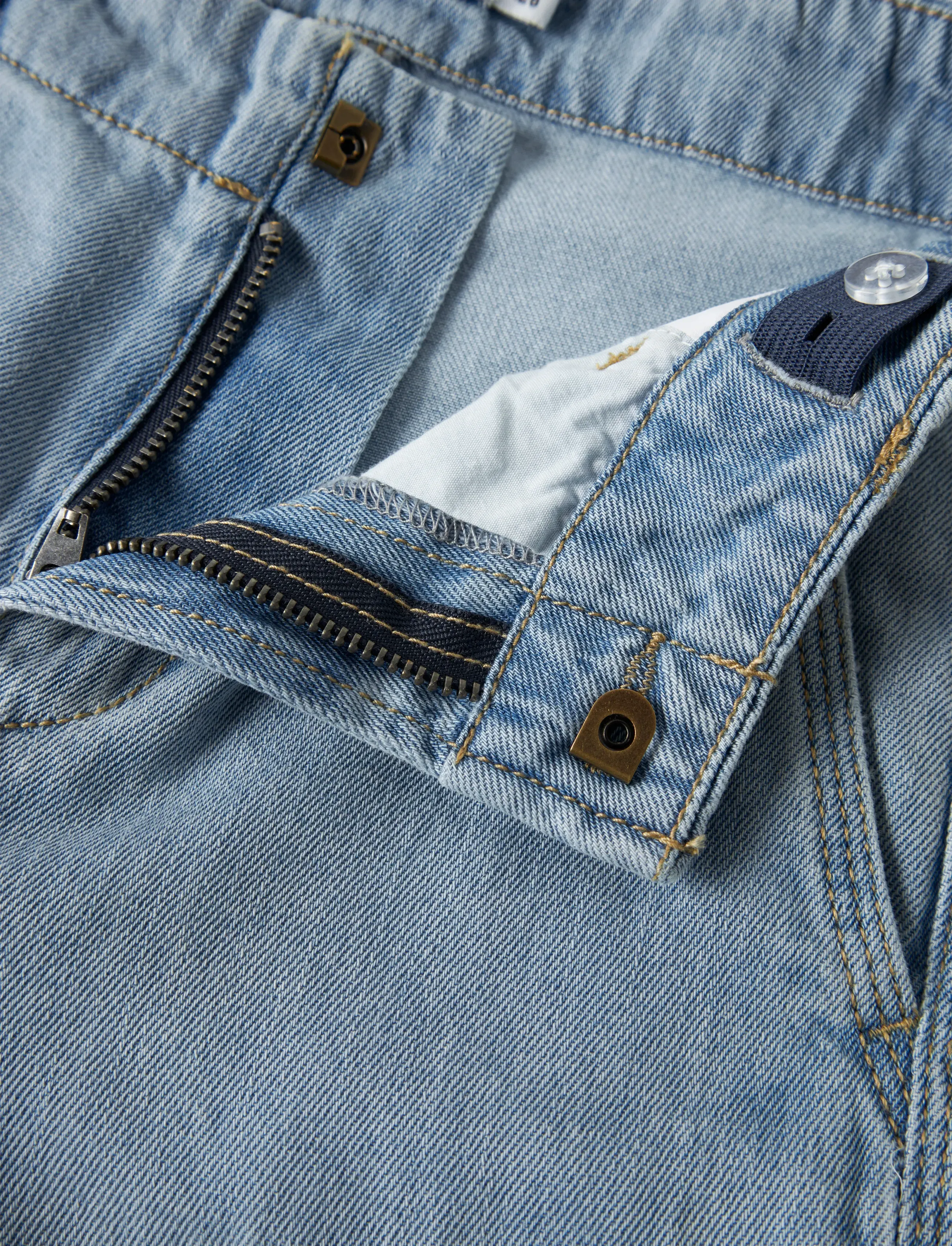 name it - NKMRYAN L DNM CARGO SHORTS 8250-OZ - lühikesed kargopüksid - light blue denim - 2